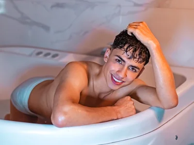 AdrianRinaldi's Offline XXX Chat