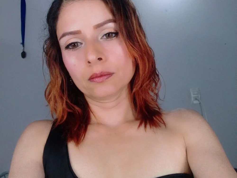 Miss_brillit's Offline Chat Room