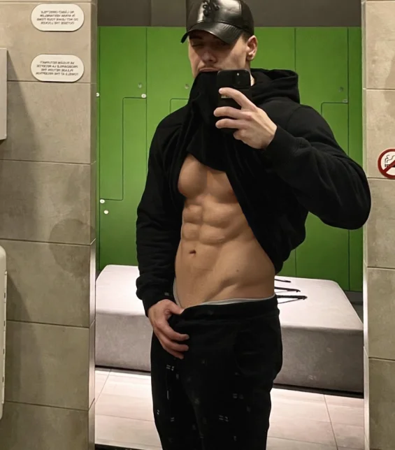 ElijahThorneのオフラインXXXチャット