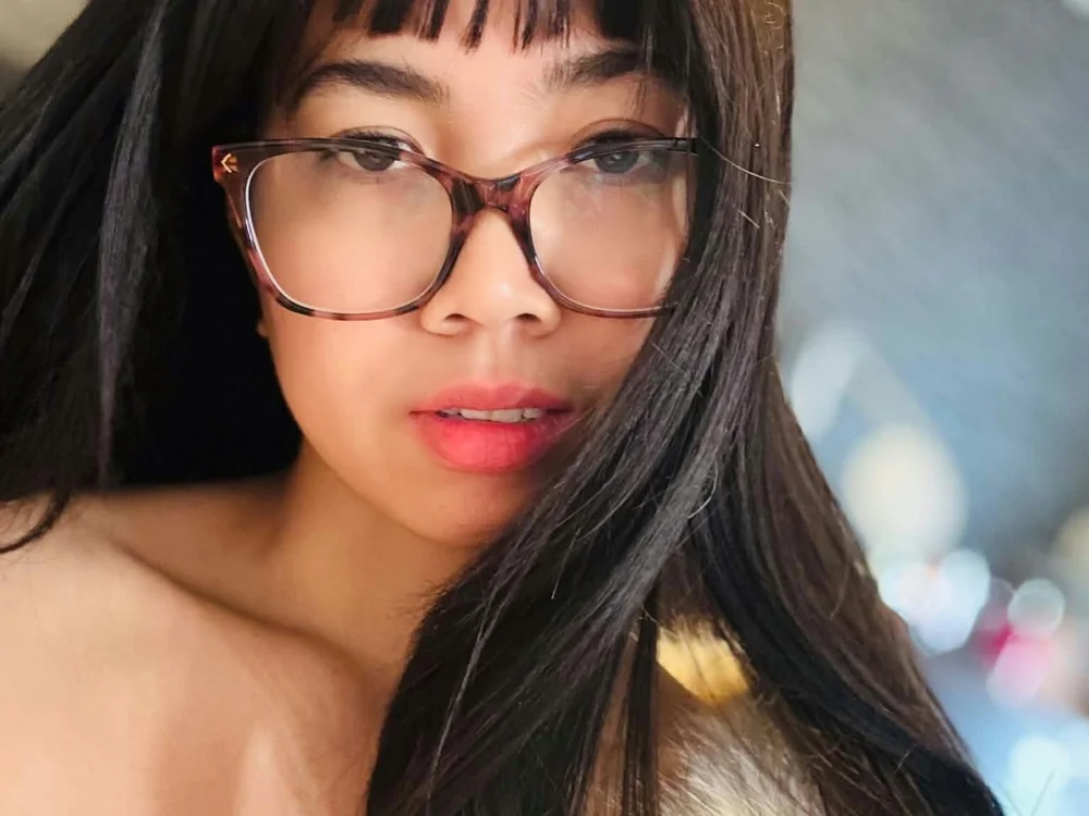 lilly_Peach's Offline XXX Chat
