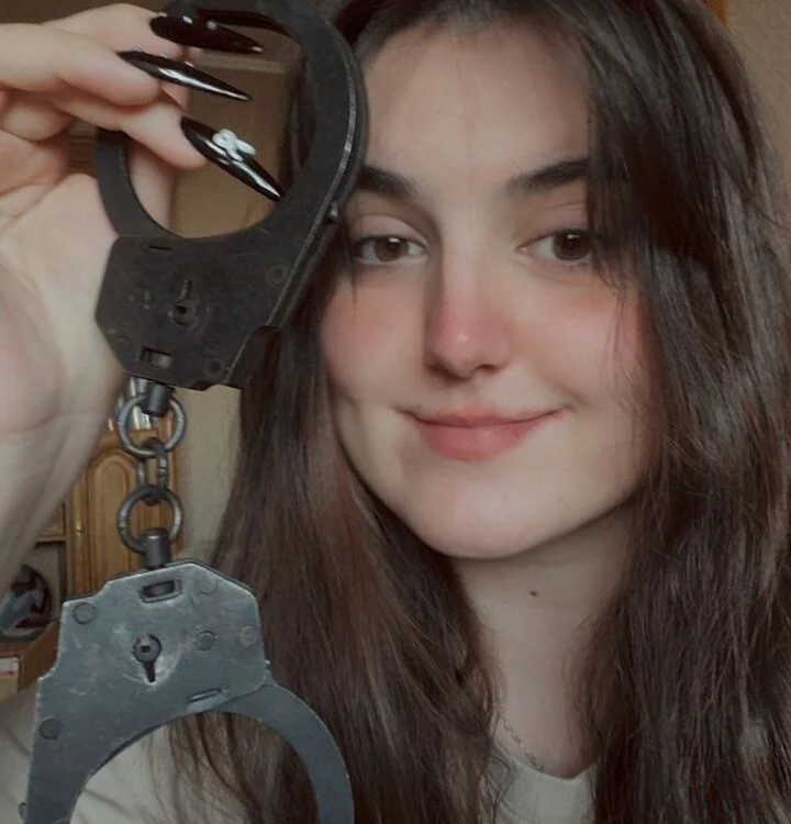 Pretty_Eliss' Offline Chat Room