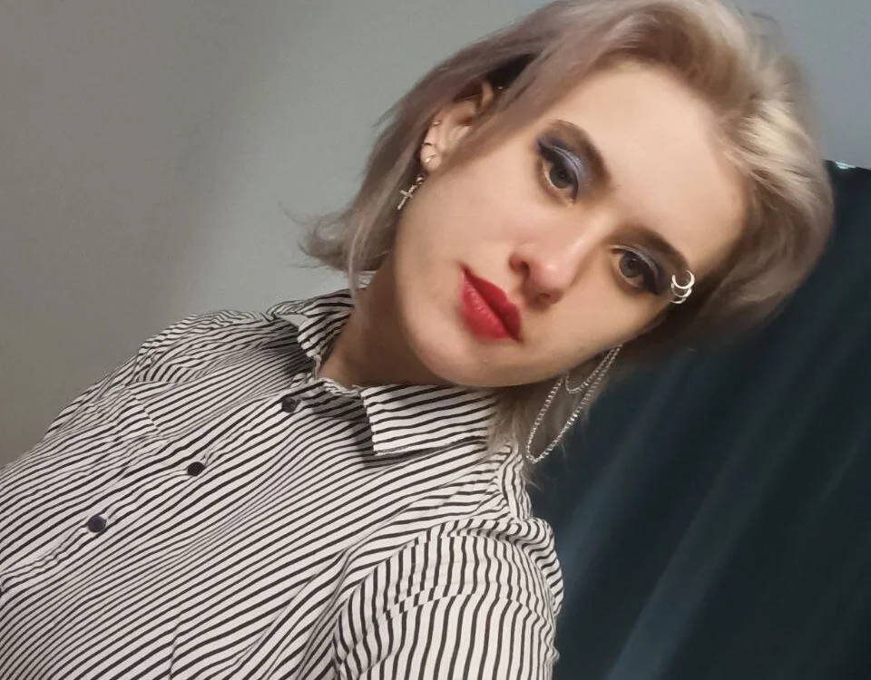 ConstanceBails' Offline Chat Room