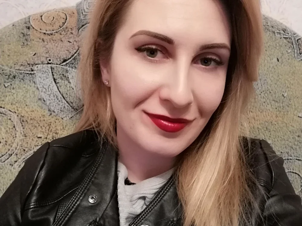 FantasyRenee's Offline Chat Room
