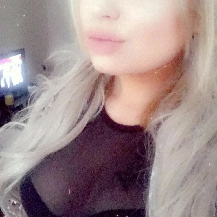 Blossombow69's Offline XXX Chat