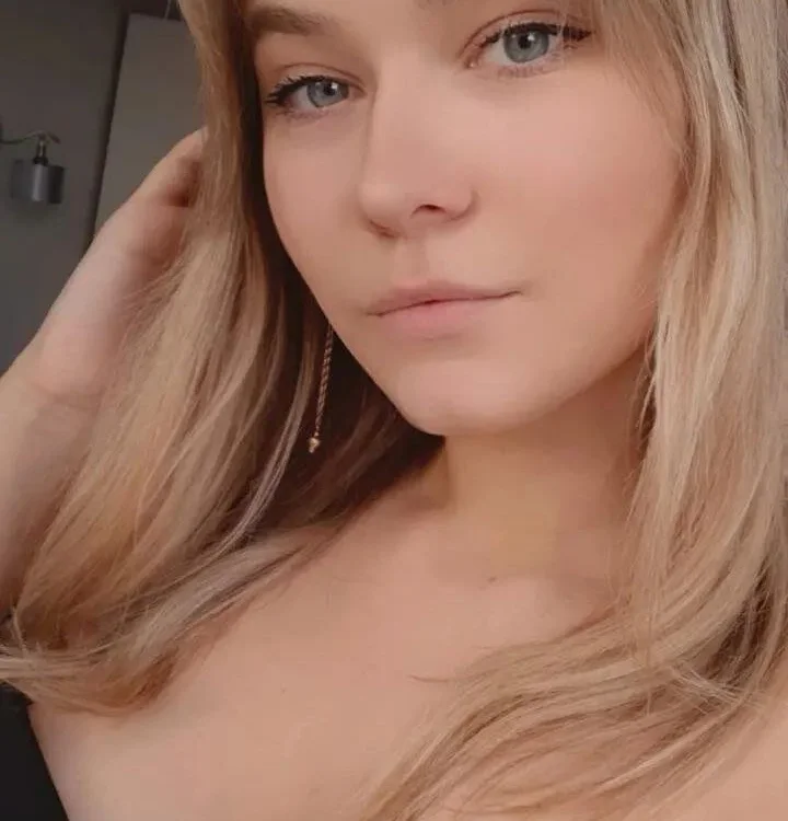 foxgirl_hott_'s Offline XXX Chat