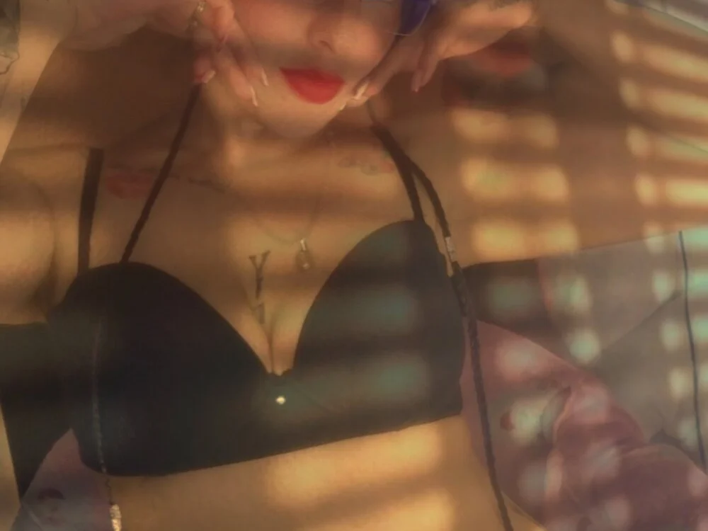 Angelyblue10 Offline XXX Chat