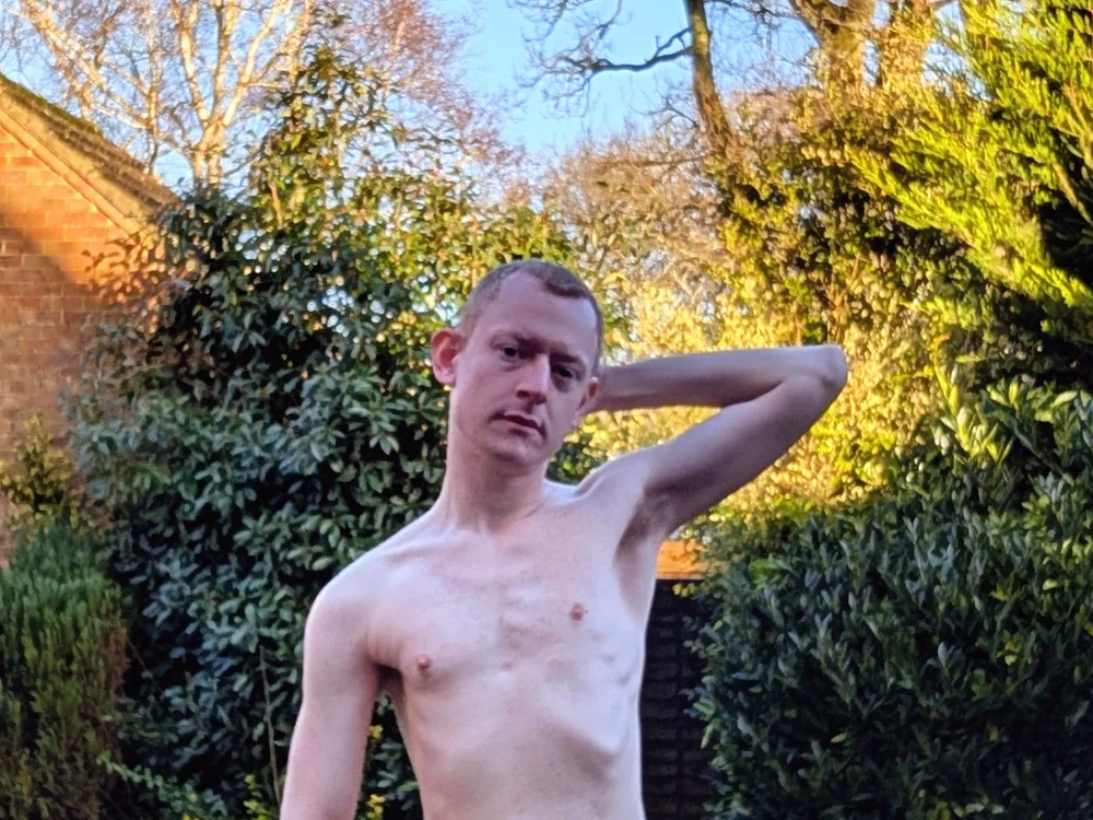 دردشة OllyInPublic الجنسية دون اتصال