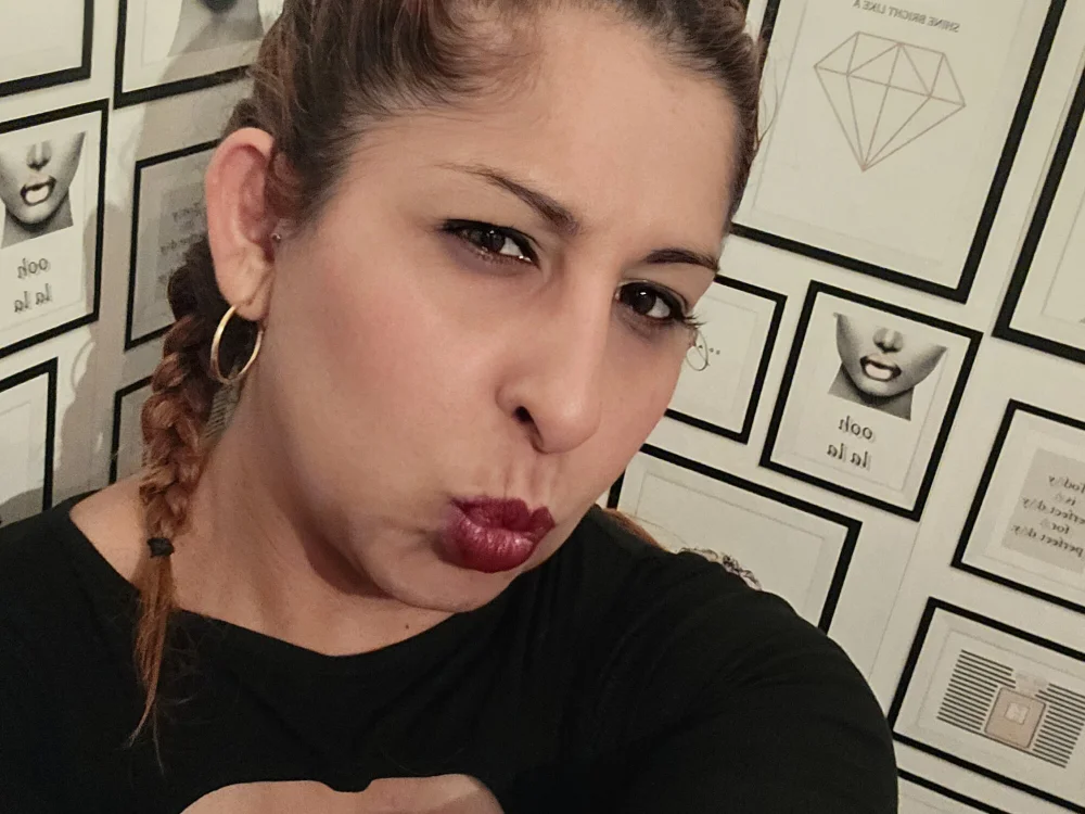 editke Adlı Modelin Çevrimdışı XXX Sohbeti