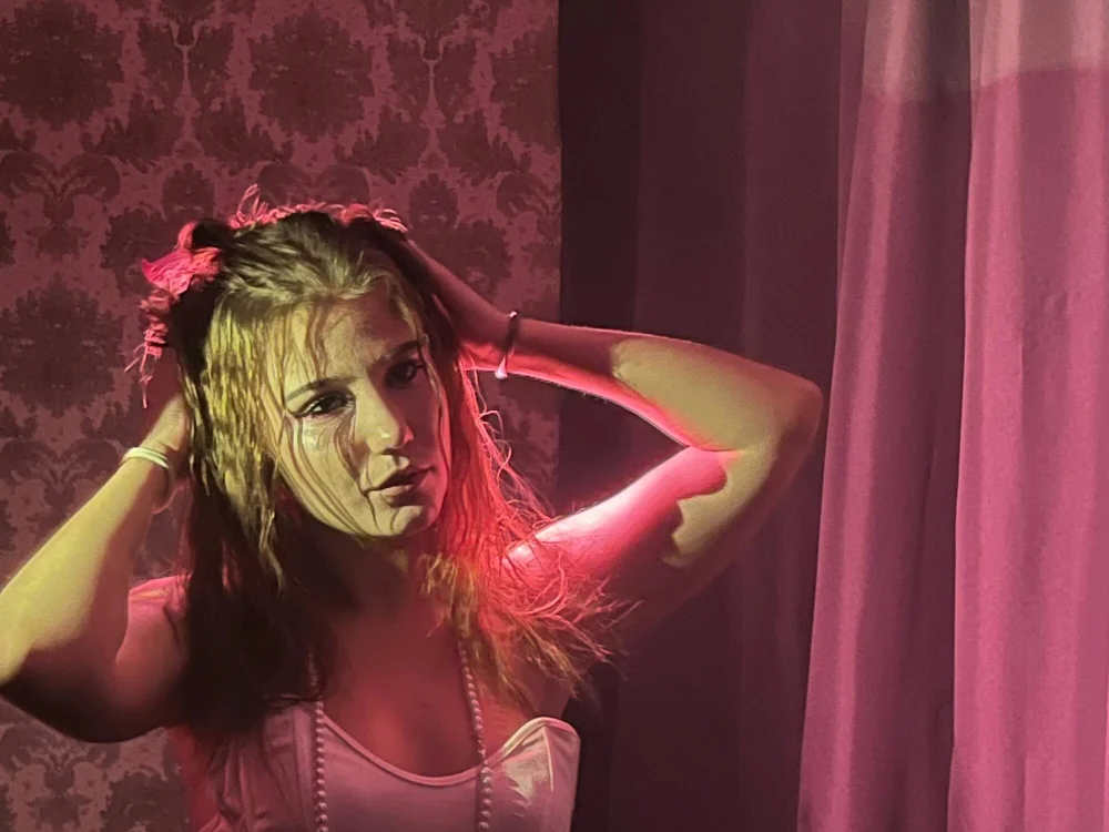 Angelina_Beckern Offline XXX chat