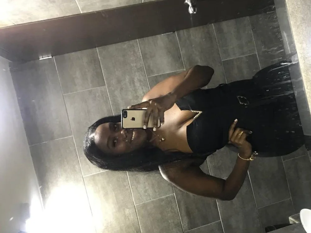 MiIa_Antonellaa offline chatrum