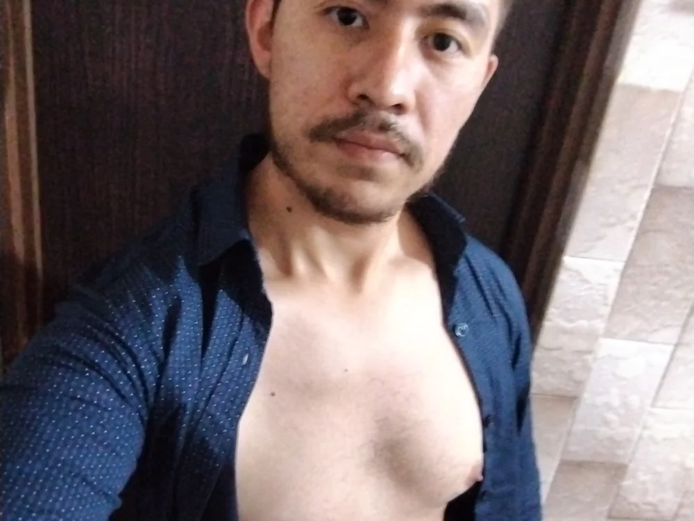 Man456545 Adlı Modelin Çevrimdışı XXX Sohbeti