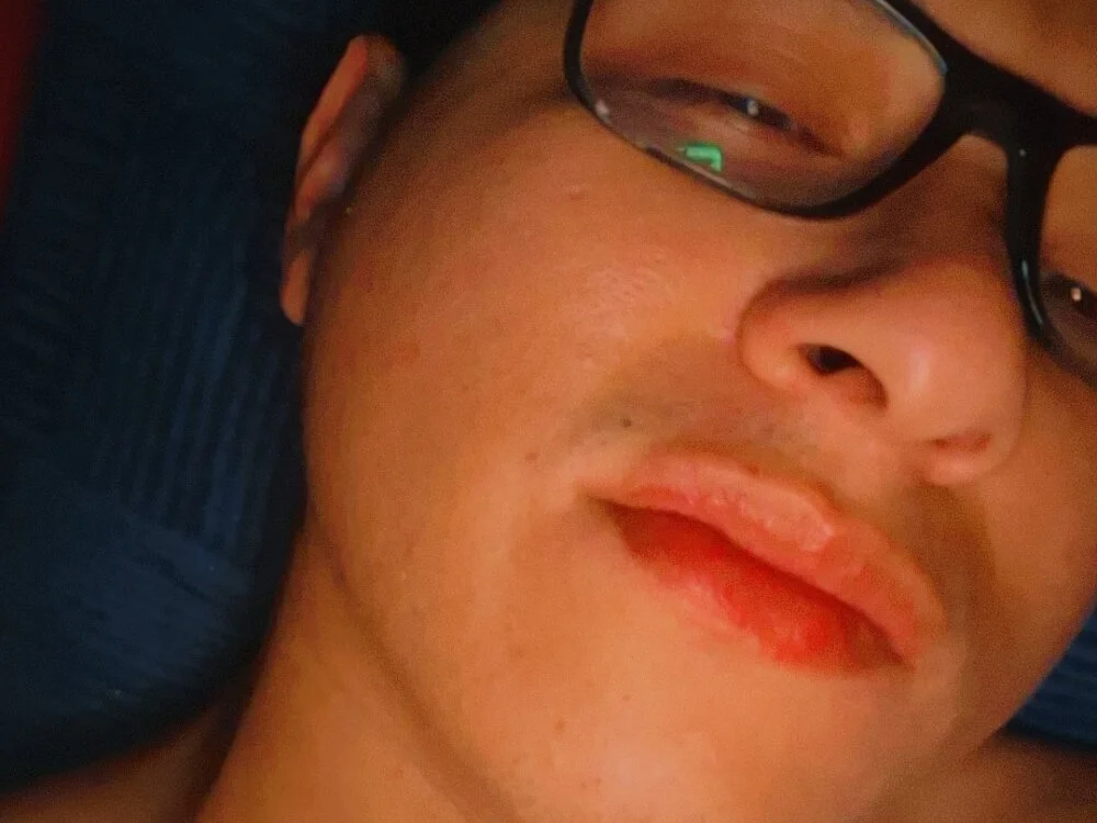 ThexBre's Offline XXX Chat