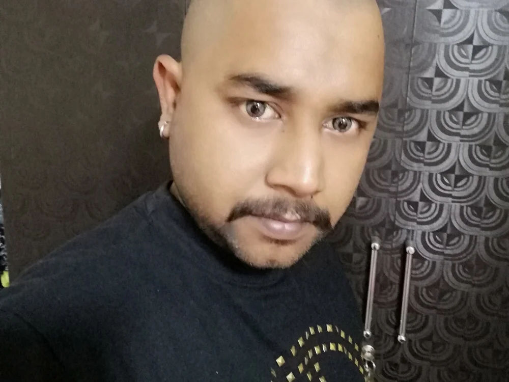 bullet_king0 Adlı Modelin Çevrimdışı XXX Sohbeti