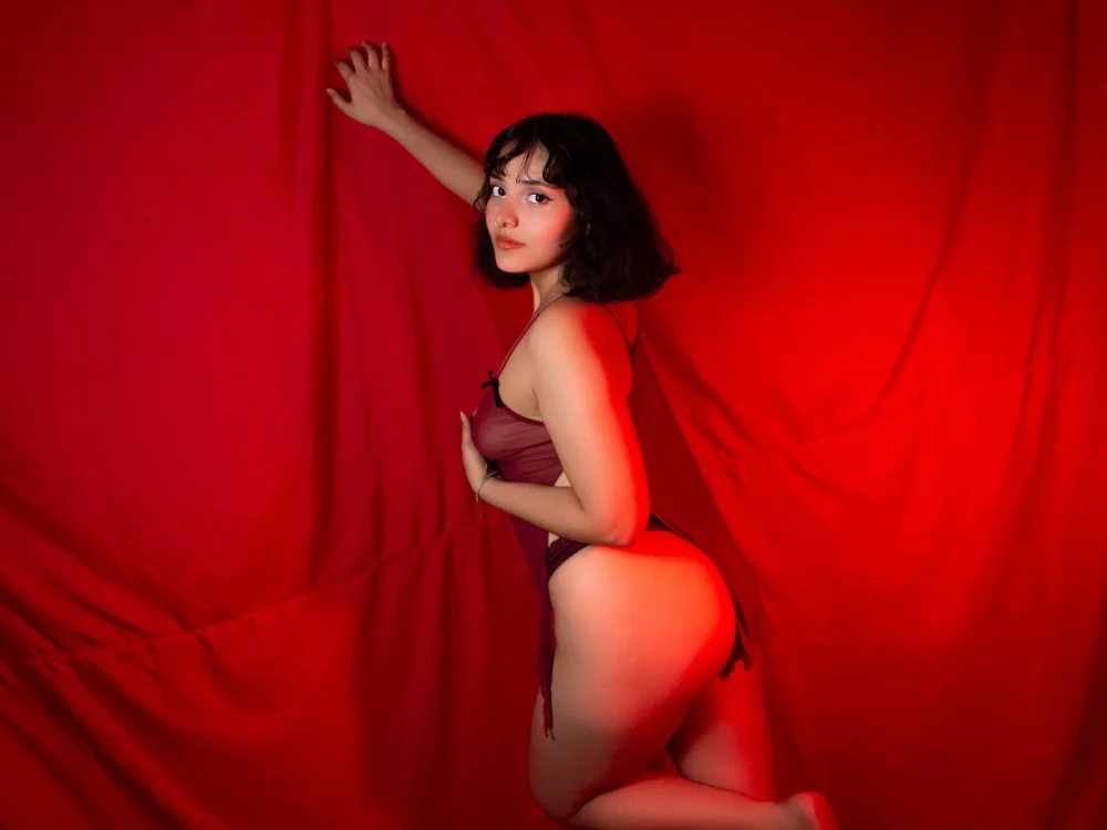 lucyycy's Offline XXX Chat