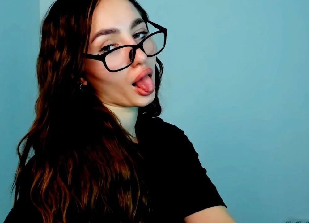 Alice__ee's Offline XXX Chat