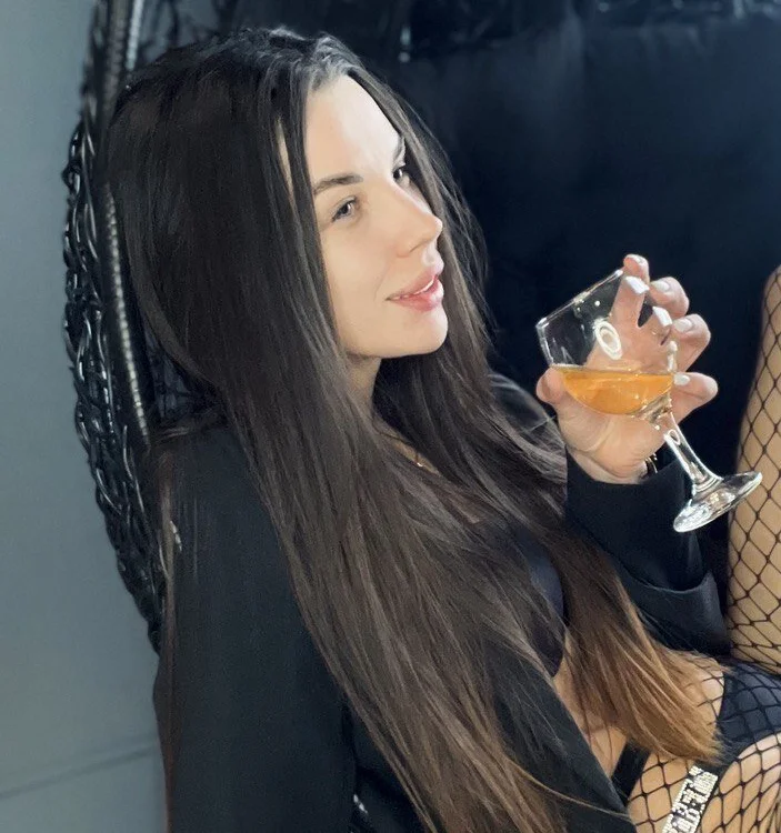 Cherry_bomba's Offline Chat Room