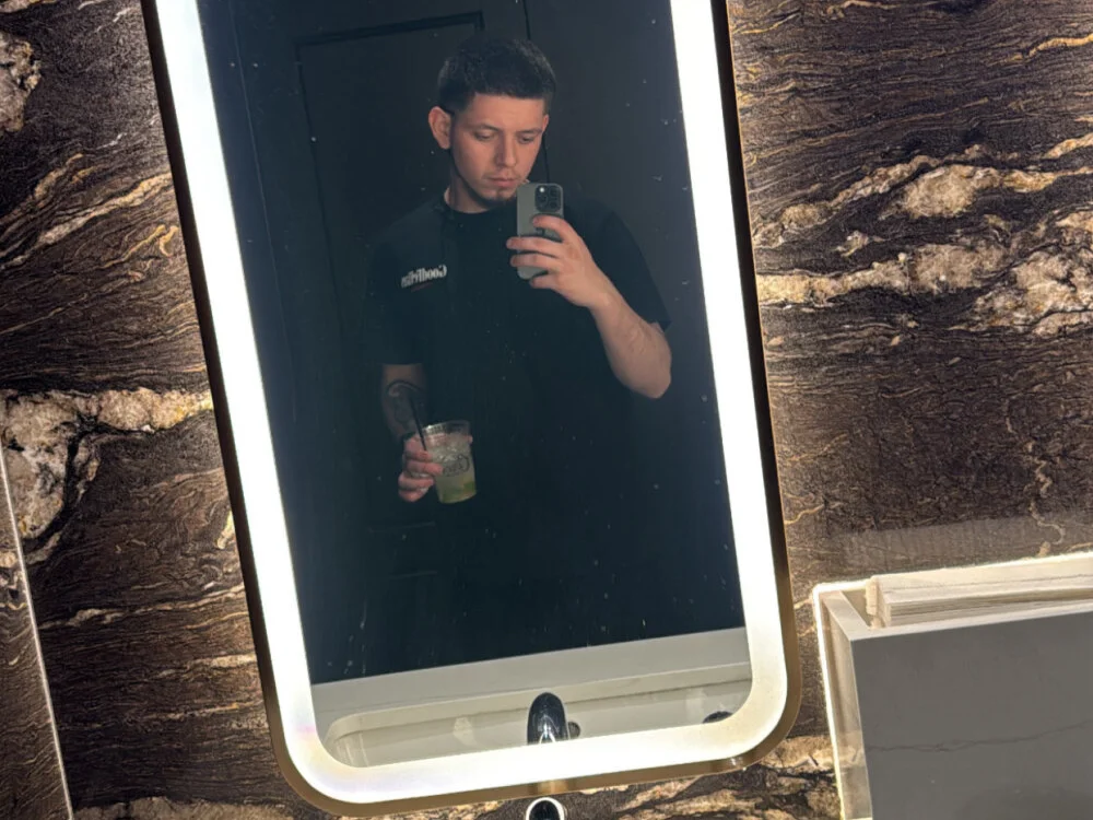 youngcock2003 Offline XXX Chat