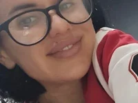 LolaLee18's Offline Chat Room