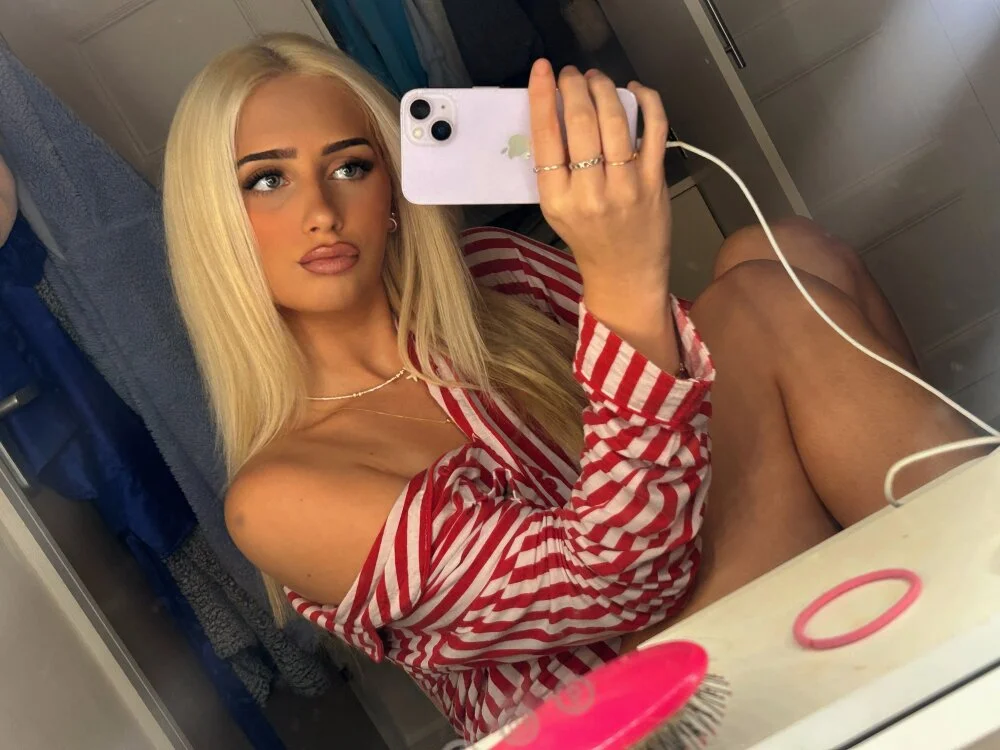 CherryBake_'s Offline Chat Room