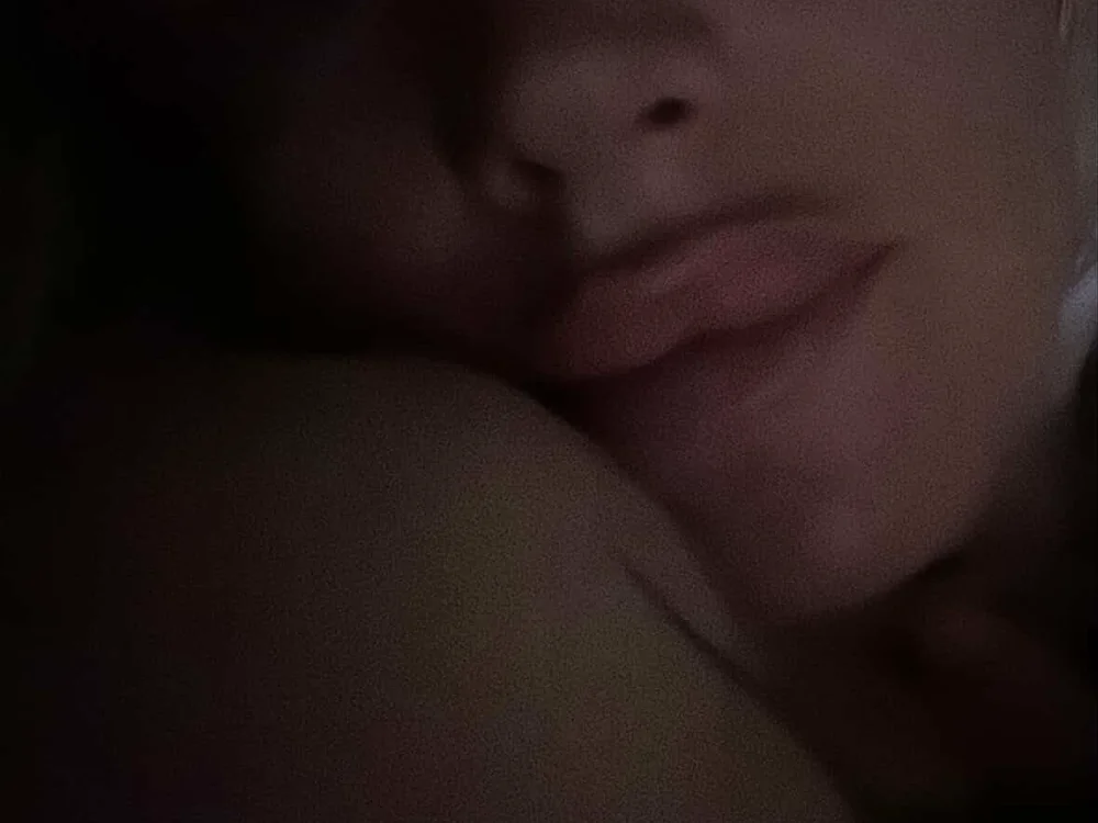 Arousing_Aria_38: офлайн-секс-чат