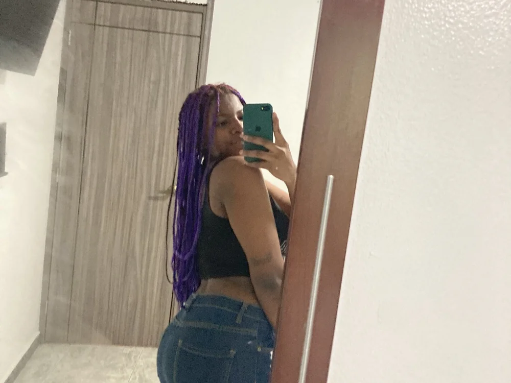 issabella_dh's Offline Chat Room