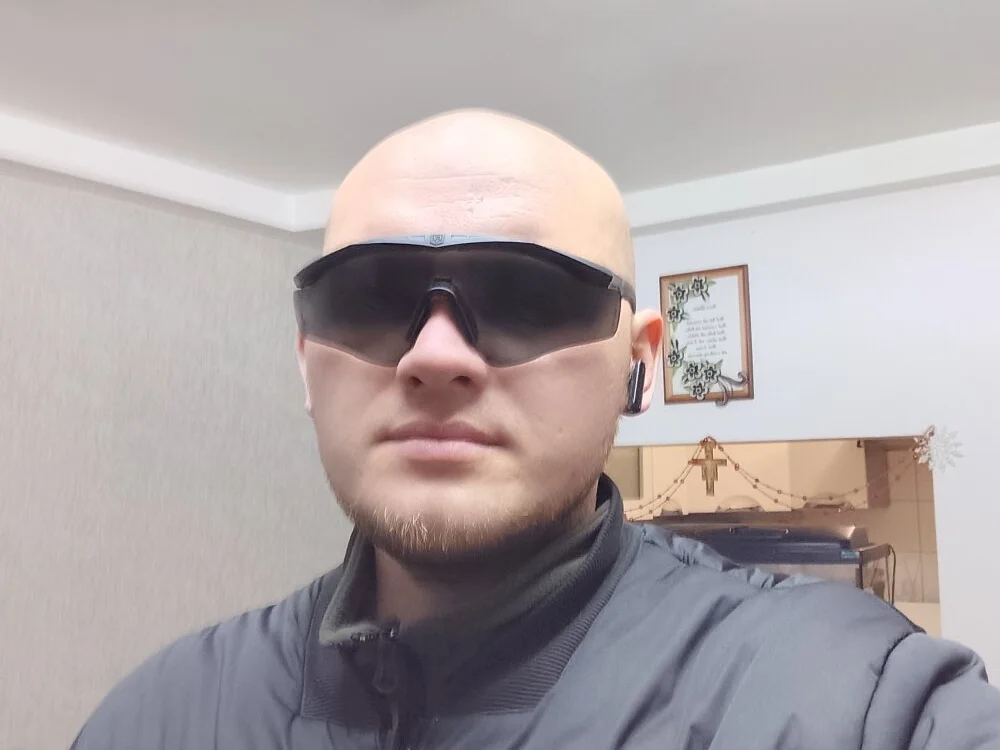 Bigboys7786 Adlı Modelin Çevrimdışı XXX Sohbeti