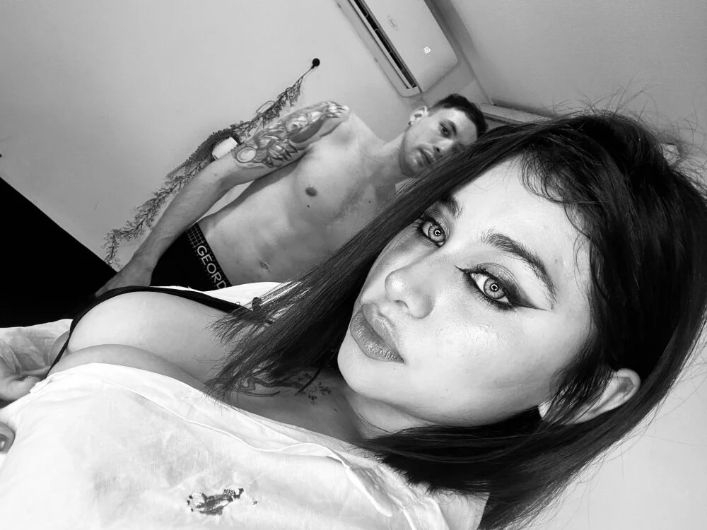 Demian-melany offline XXX-chat