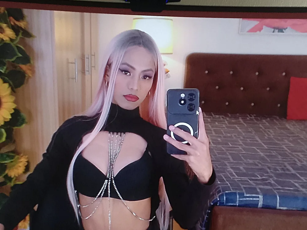EllaraSmithTS Offline XXX Chat