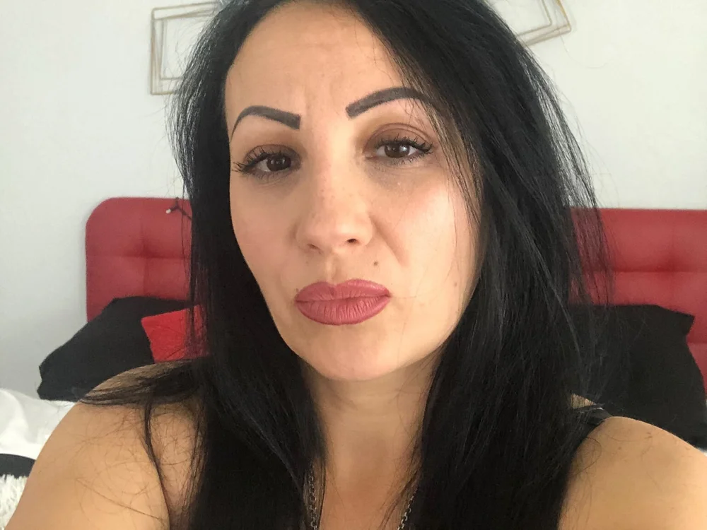 AmiraSummer's Offline XXX Chat