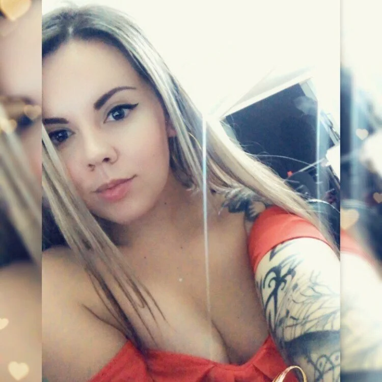 _lenabllom's Offline Chat Room