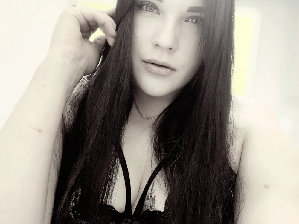 Miss_Lele's Offline Chat Room