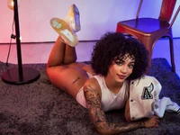 Model pretty_pettite