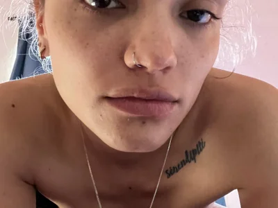 CamiCarli69 Female Spanishspeaking Cam Porn
