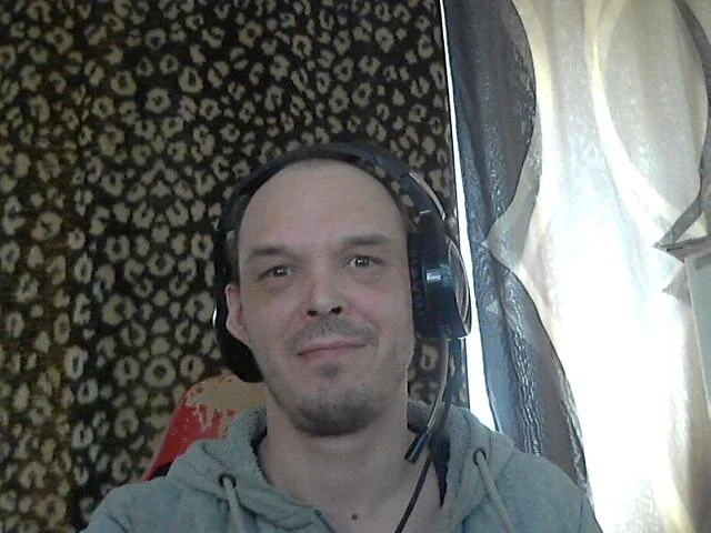 Jenner84's Offline Chat Room