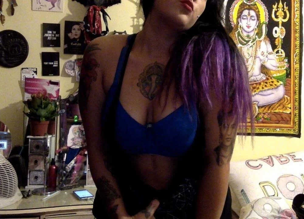chloeskye90's Offline XXX Chat