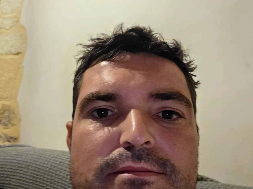 Mathieu3091 Adlı Modelin Çevrimdışı XXX Sohbeti