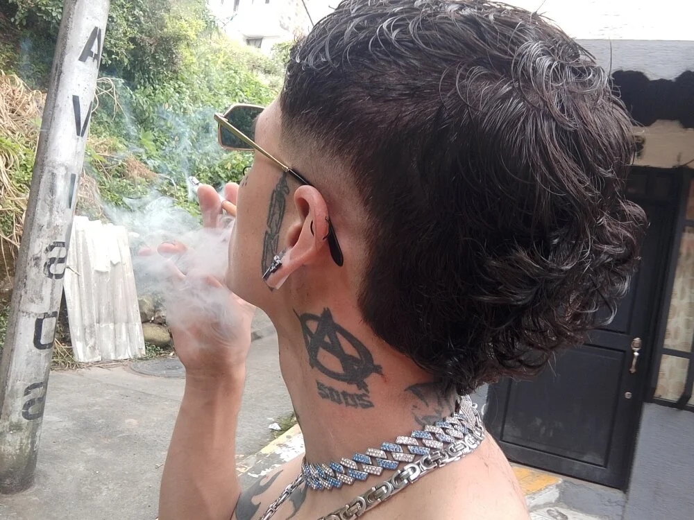 2cyboy_'s Offline XXX Chat