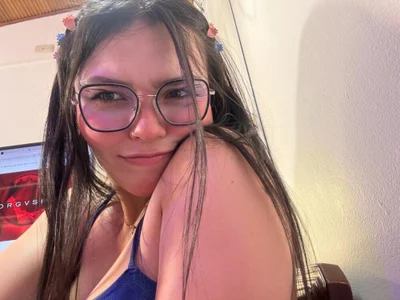 Honey_Jenny_1 on StripChat