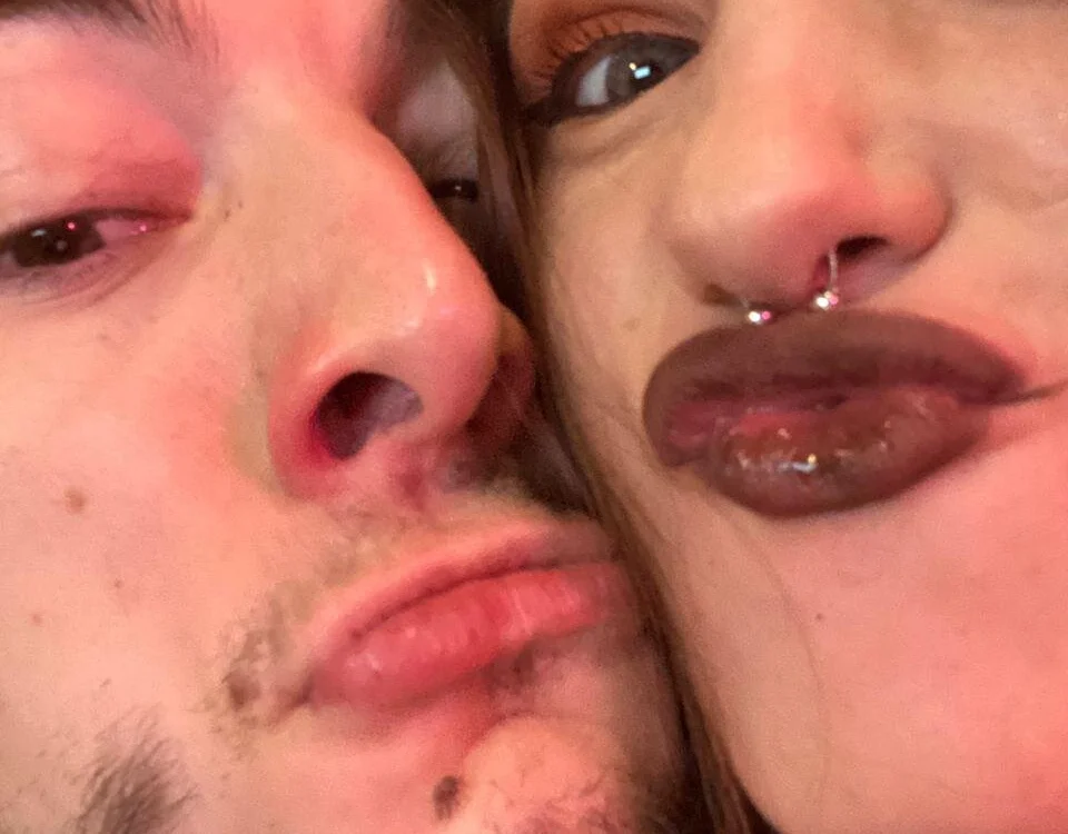 Mmmm_BB's Offline Chat Room