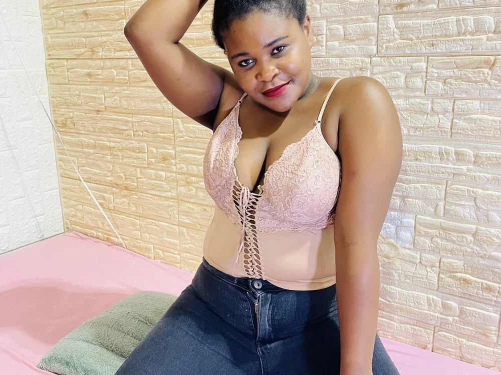 PrettyEbonySilk's Offline XXX Chat