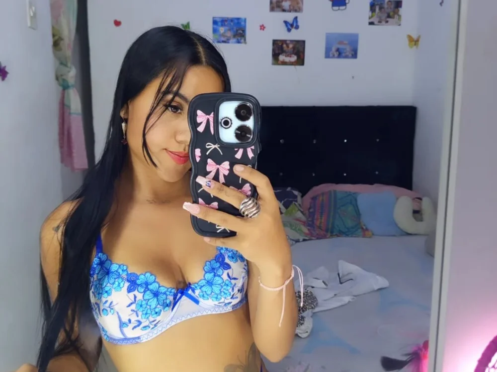 miascarlett69_n Offline XXX chat