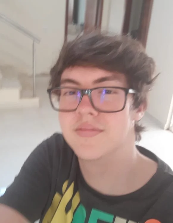guizasolo's Offline Chat Room