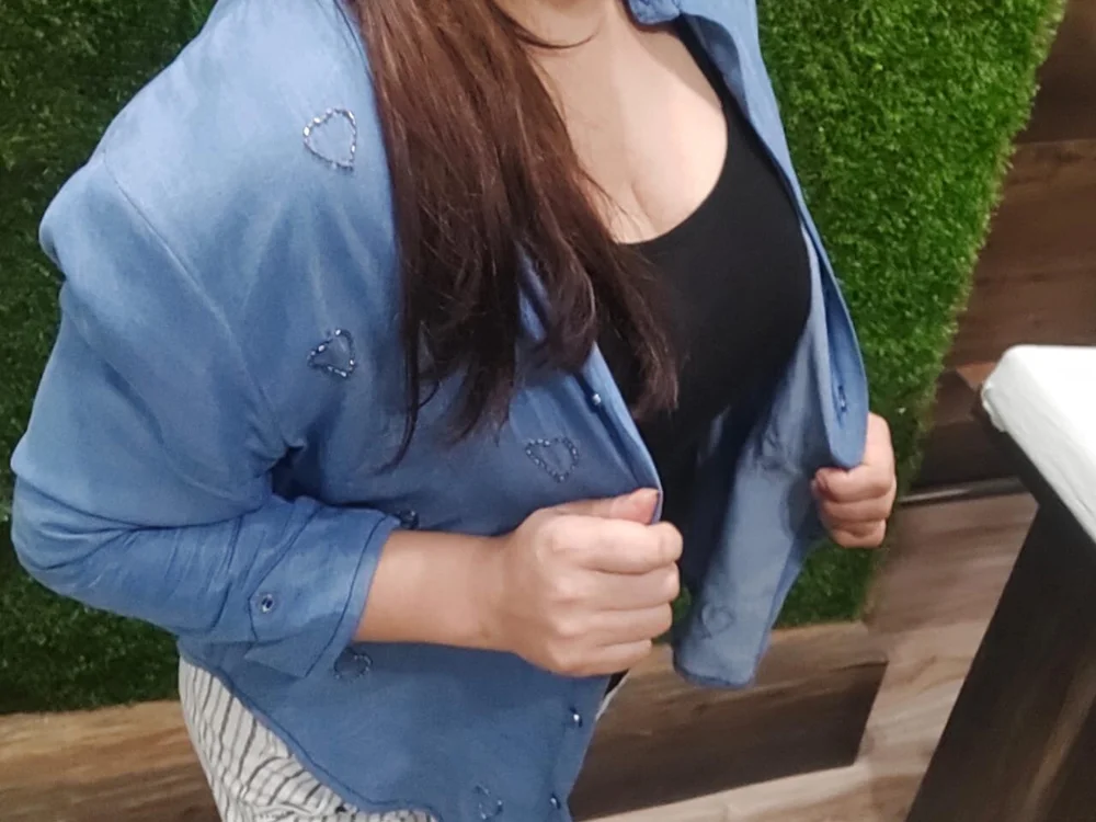 Queen_Rose18's Offline Chat Room