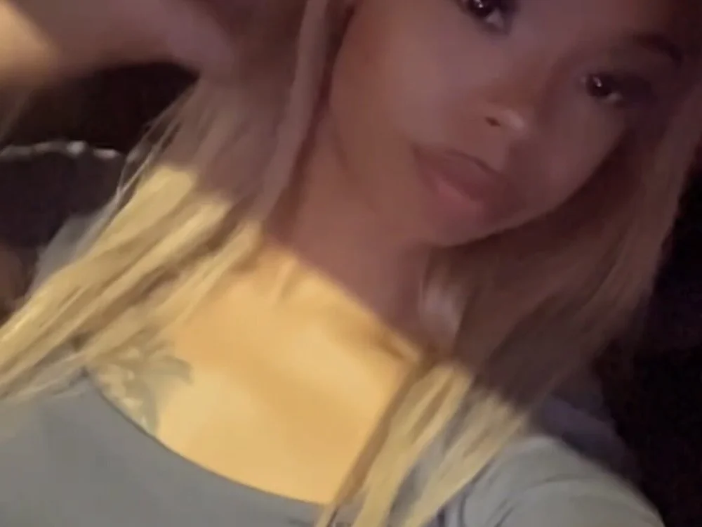 sunkissedhoneyy's Offline XXX Chat