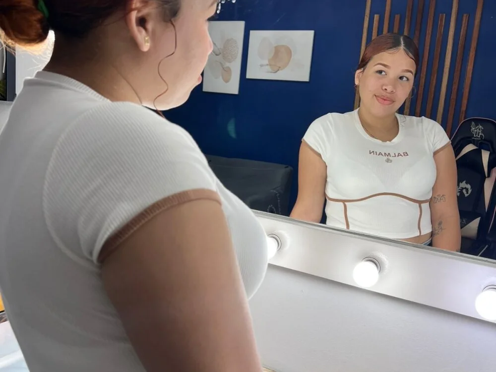 Camila_Titsn Offline XXX chat