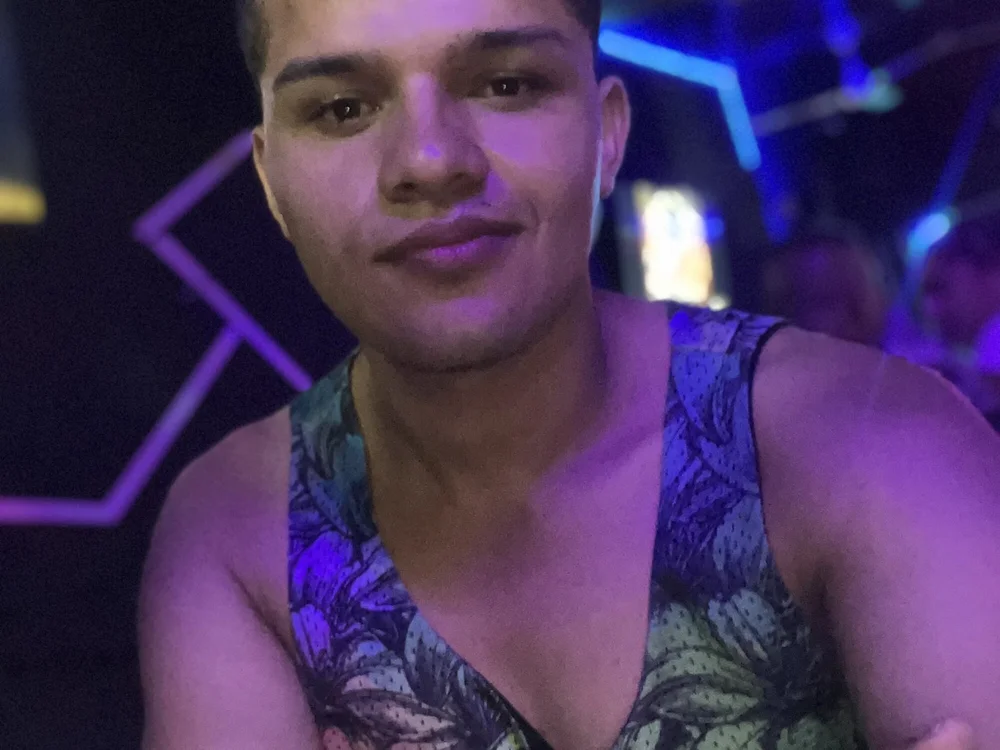 realstatekik69's Offline Chat Room
