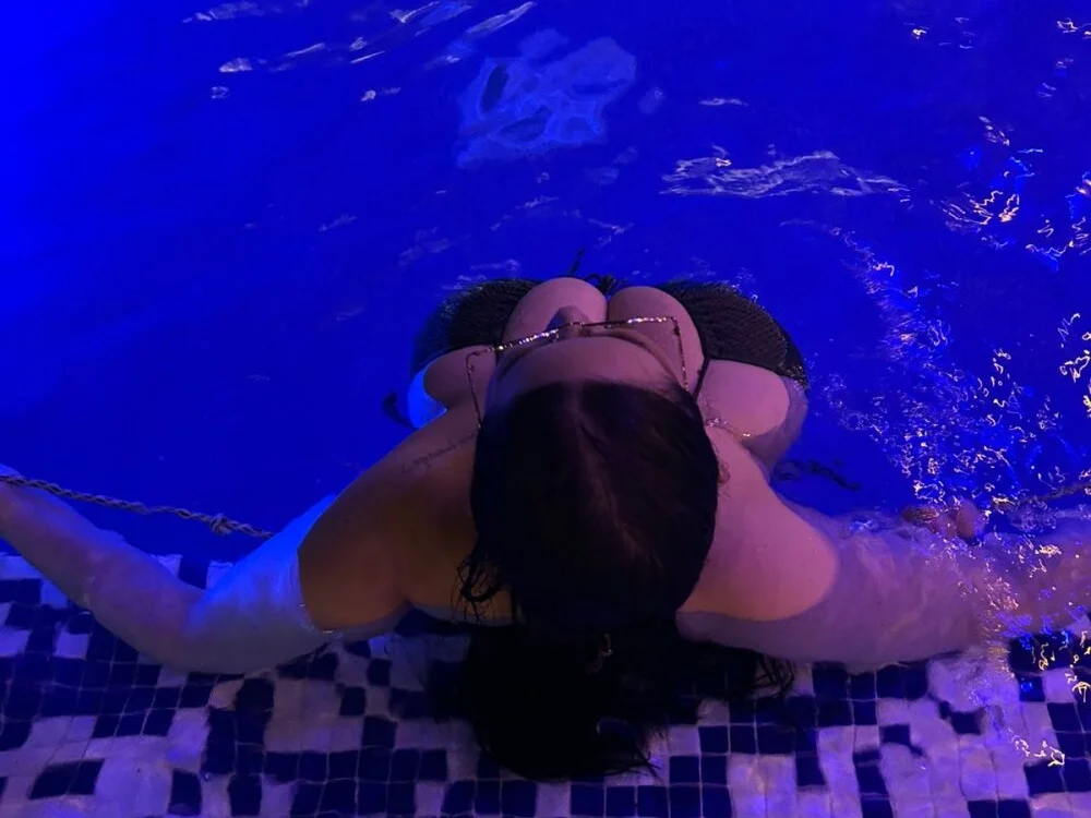 Madeli0217: офлайн-секс-чат