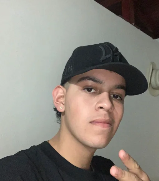 دردشة Young_handsome الجنسية دون اتصال