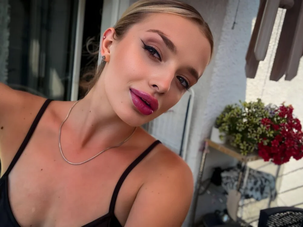 silentvelvettrap's Offline XXX Chat