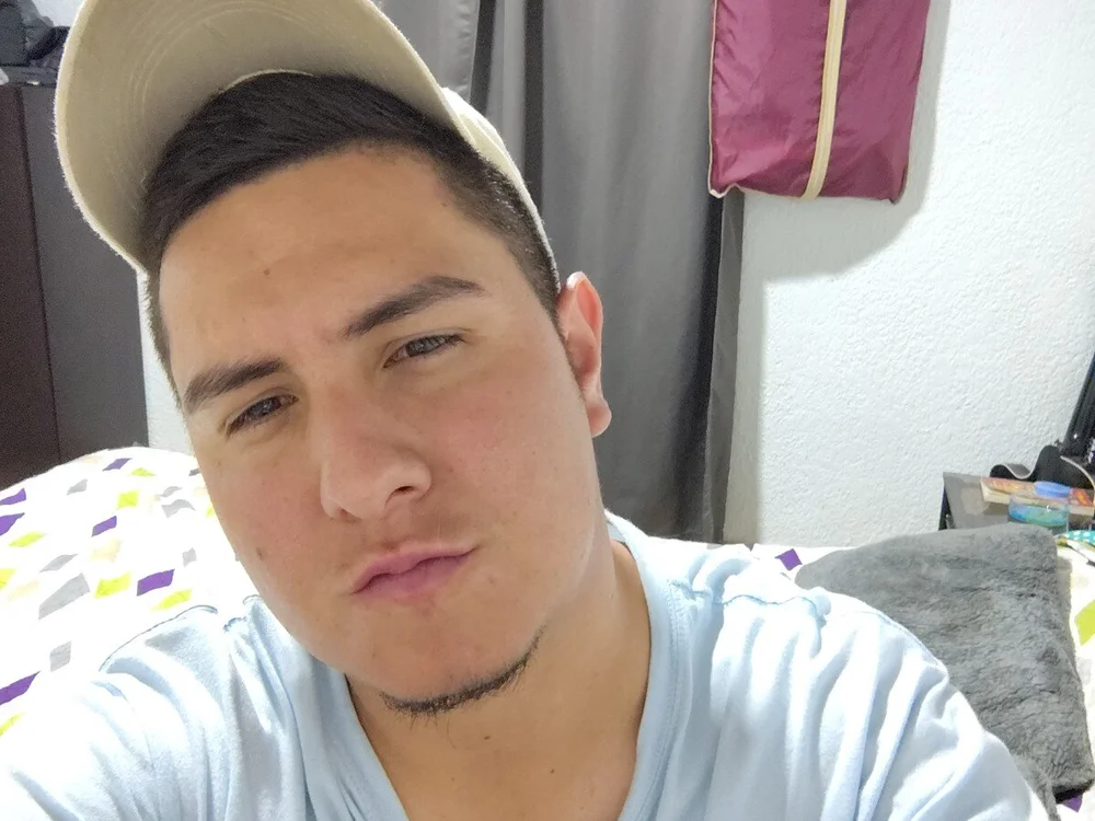 decoramirez10's Offline Chat Room